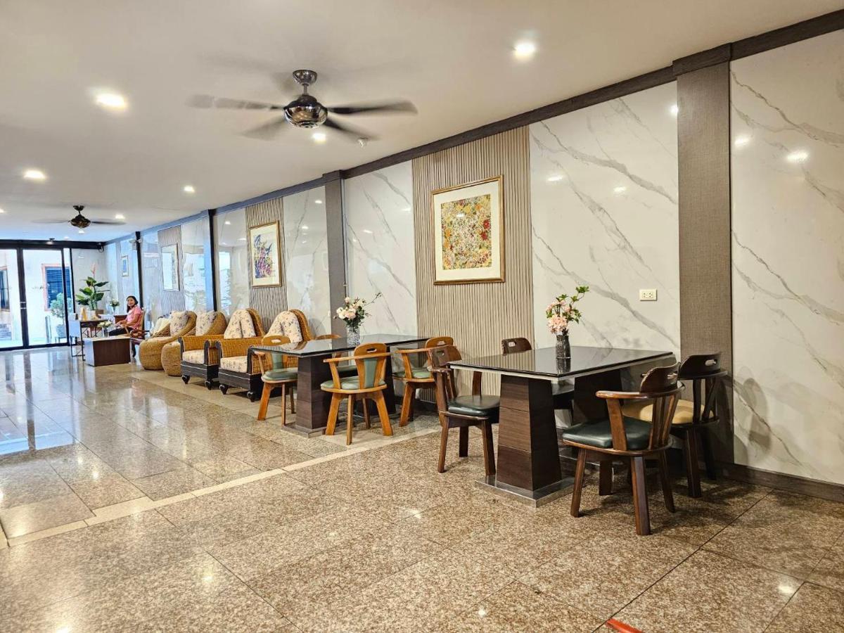 Dynasty Inn Bangkok Buitenkant foto
