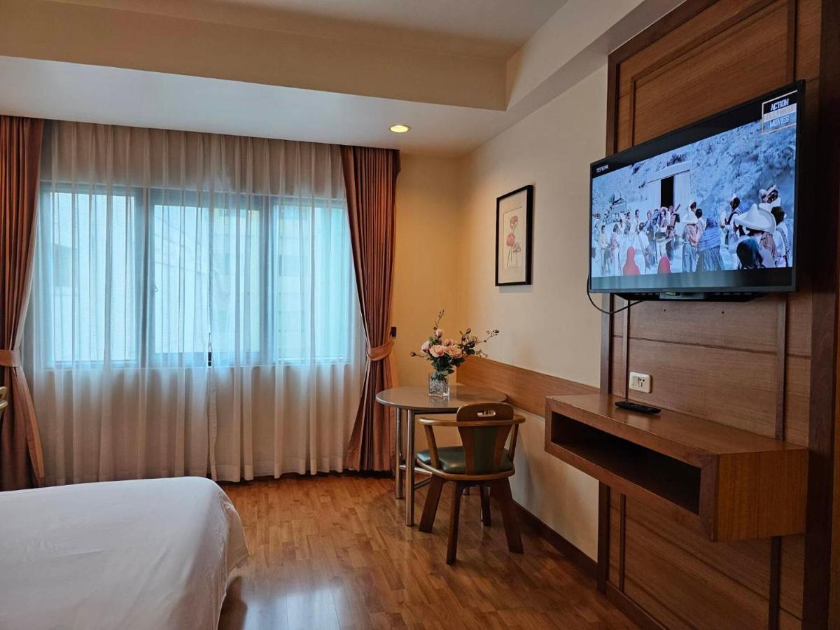 Dynasty Inn Bangkok Buitenkant foto