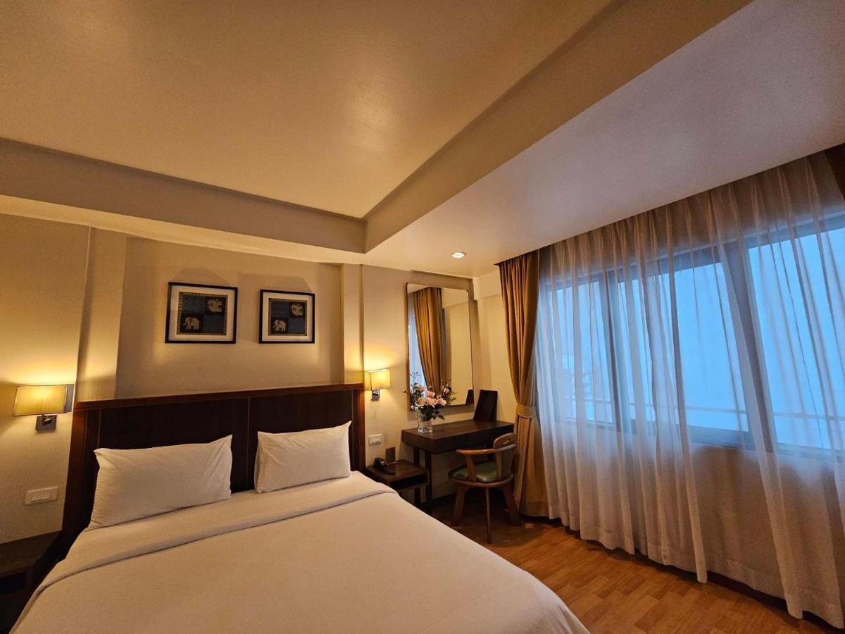 Dynasty Inn Bangkok Buitenkant foto