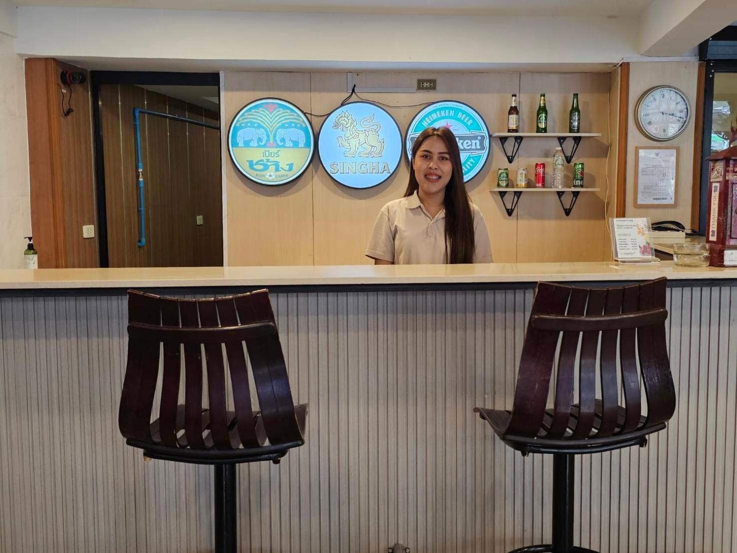 Dynasty Inn Bangkok Buitenkant foto