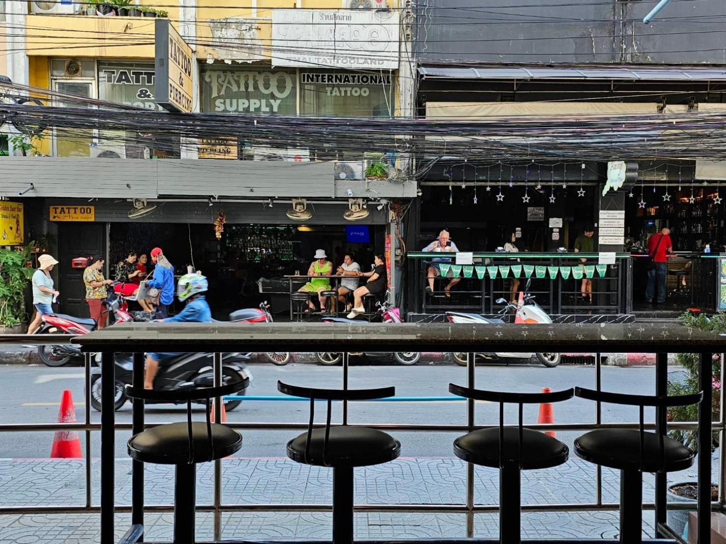 Dynasty Inn Bangkok Buitenkant foto
