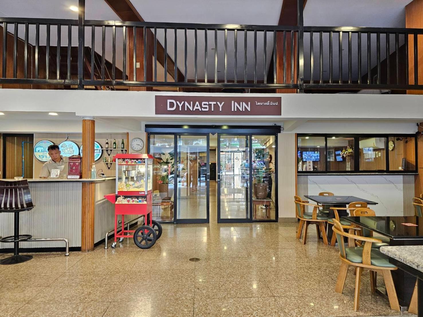 Dynasty Inn Bangkok Buitenkant foto