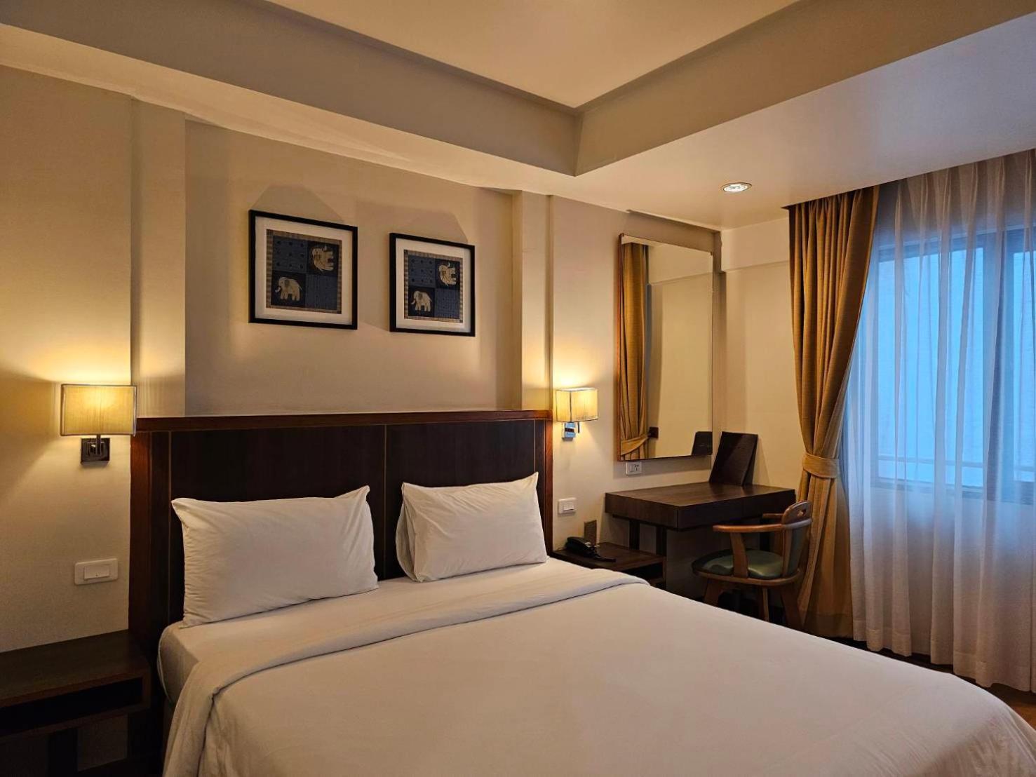 Dynasty Inn Bangkok Buitenkant foto