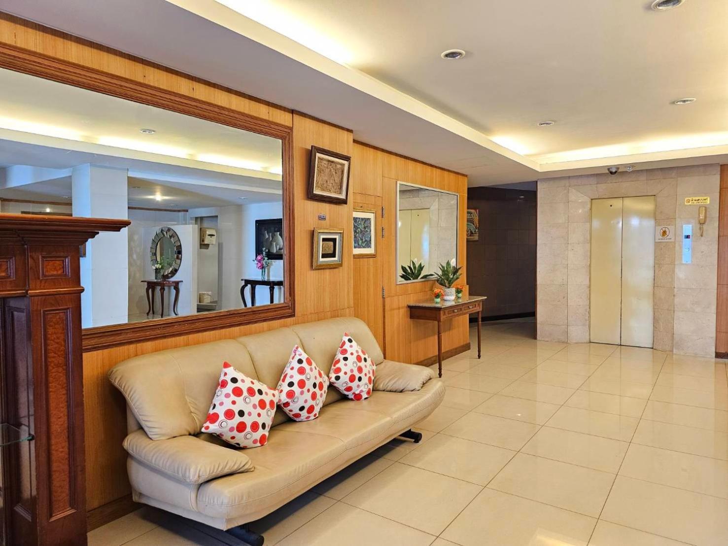 Dynasty Inn Bangkok Buitenkant foto