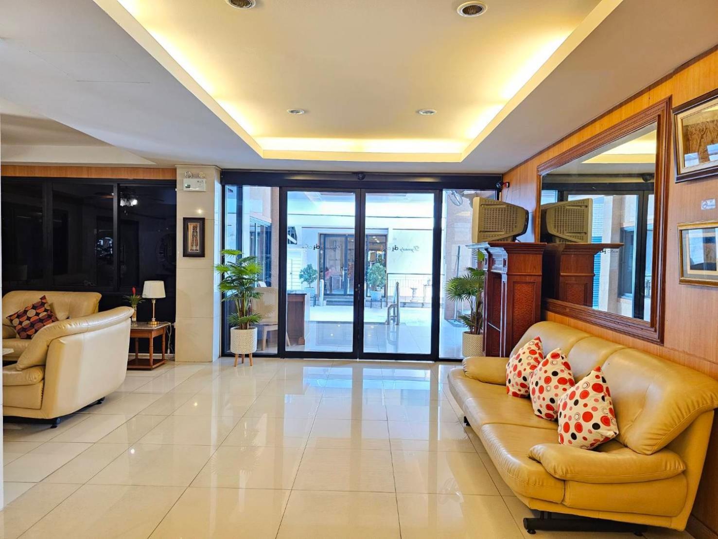 Dynasty Inn Bangkok Buitenkant foto