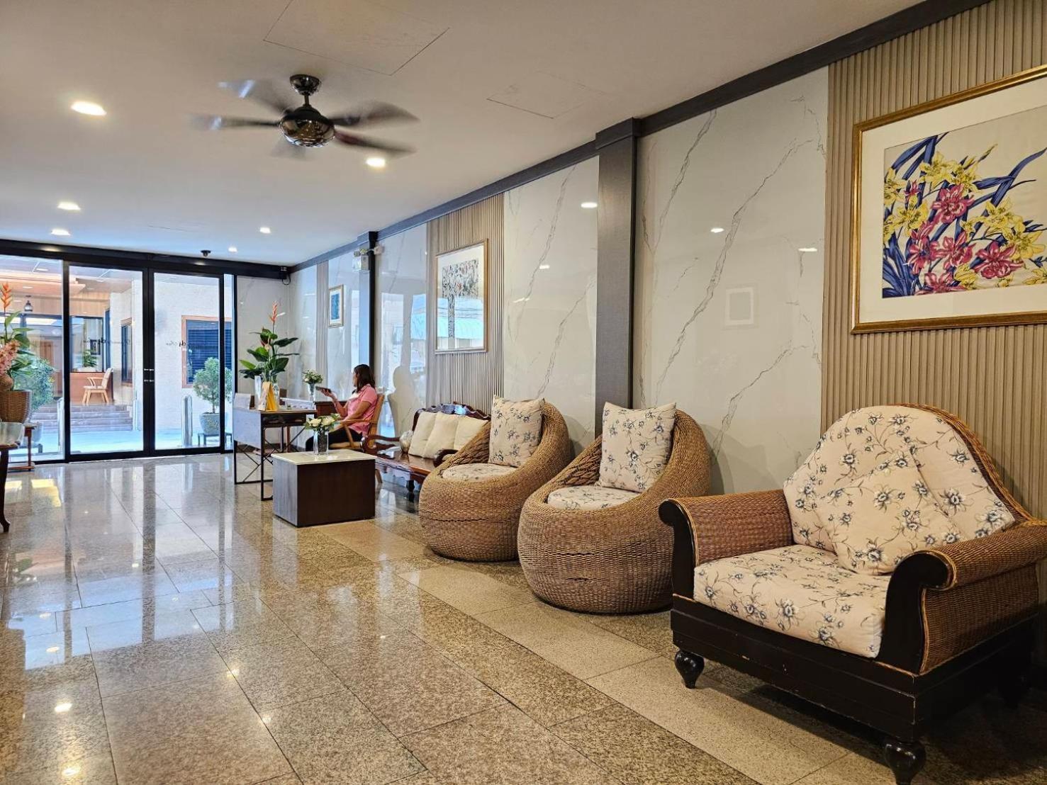 Dynasty Inn Bangkok Buitenkant foto