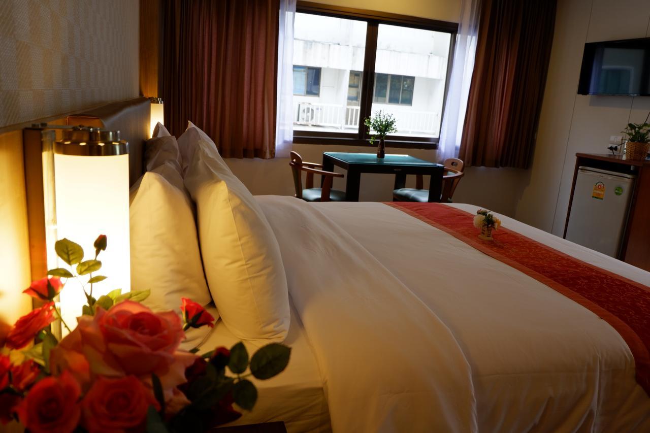 Dynasty Inn Bangkok Buitenkant foto