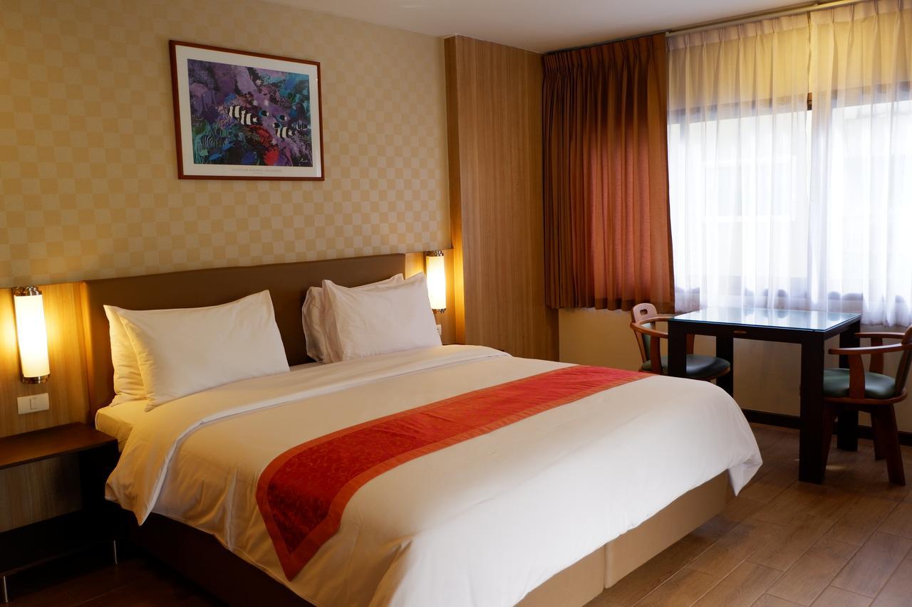 Dynasty Inn Bangkok Buitenkant foto