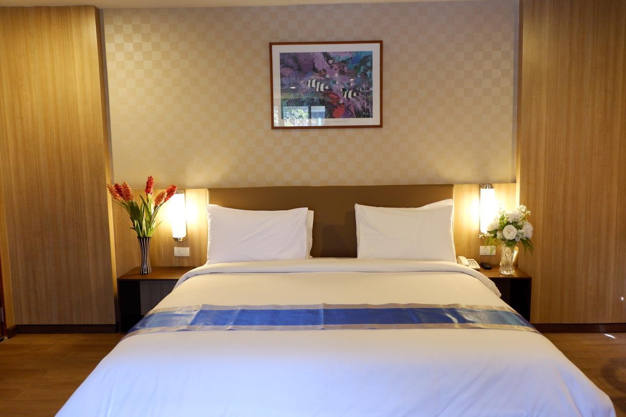 Dynasty Inn Bangkok Buitenkant foto